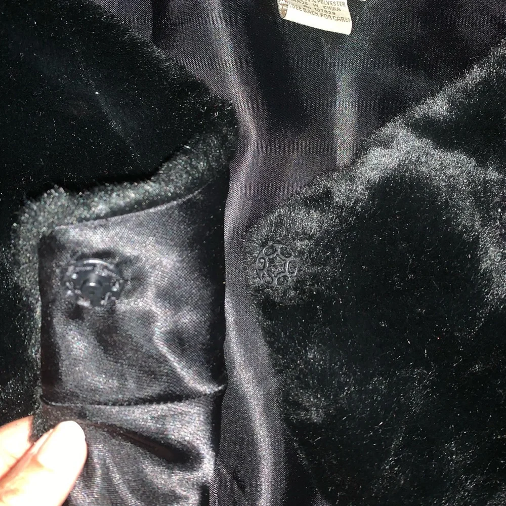 Black velvet shawl stole, great condition, classy and fully lined. - Picture 4 of 7